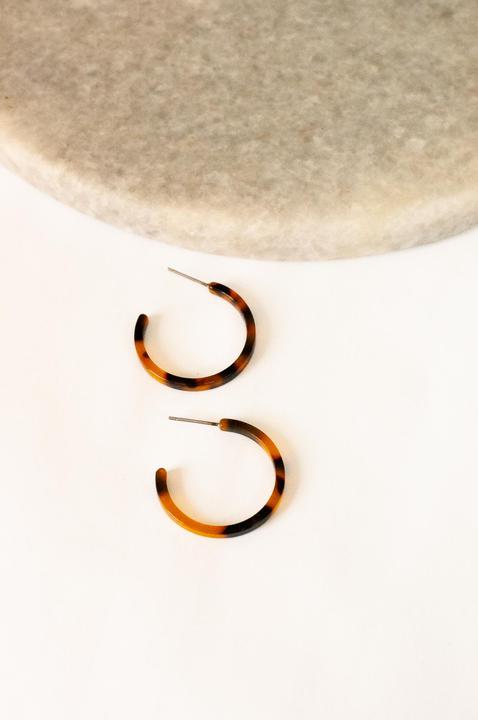 Minnie Tortoise Hoop Earring
