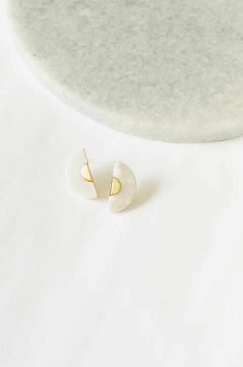 Fanny Shell Stud Earring